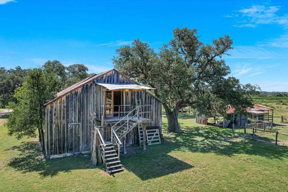 1294 Crabapple Road Blanco, TX 78606