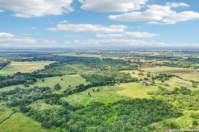 1617 BLUE CREEK RD La Vernia, TX 78121