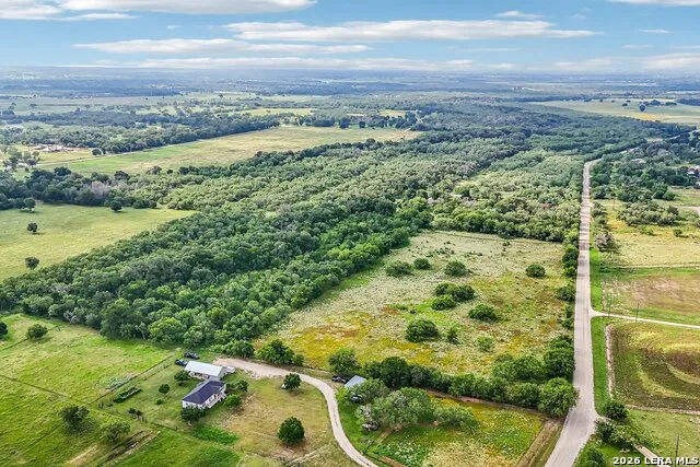 1617 BLUE CREEK RD La Vernia, TX 78121