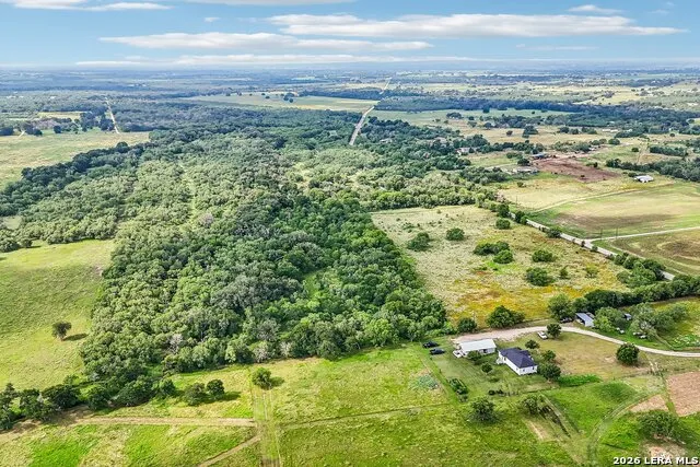 1617 BLUE CREEK RD La Vernia, TX 78121