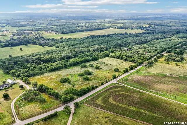 1617 BLUE CREEK RD La Vernia, TX 78121