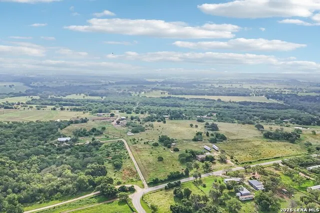 1617 BLUE CREEK RD La Vernia, TX 78121