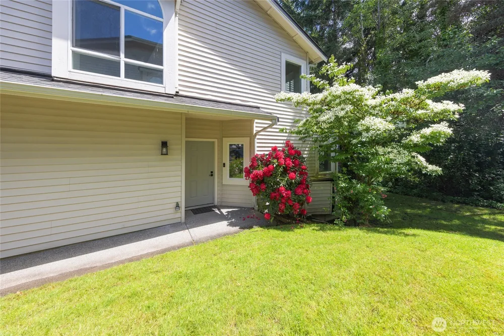 12541 NE 7th Place Bellevue, WA 98005