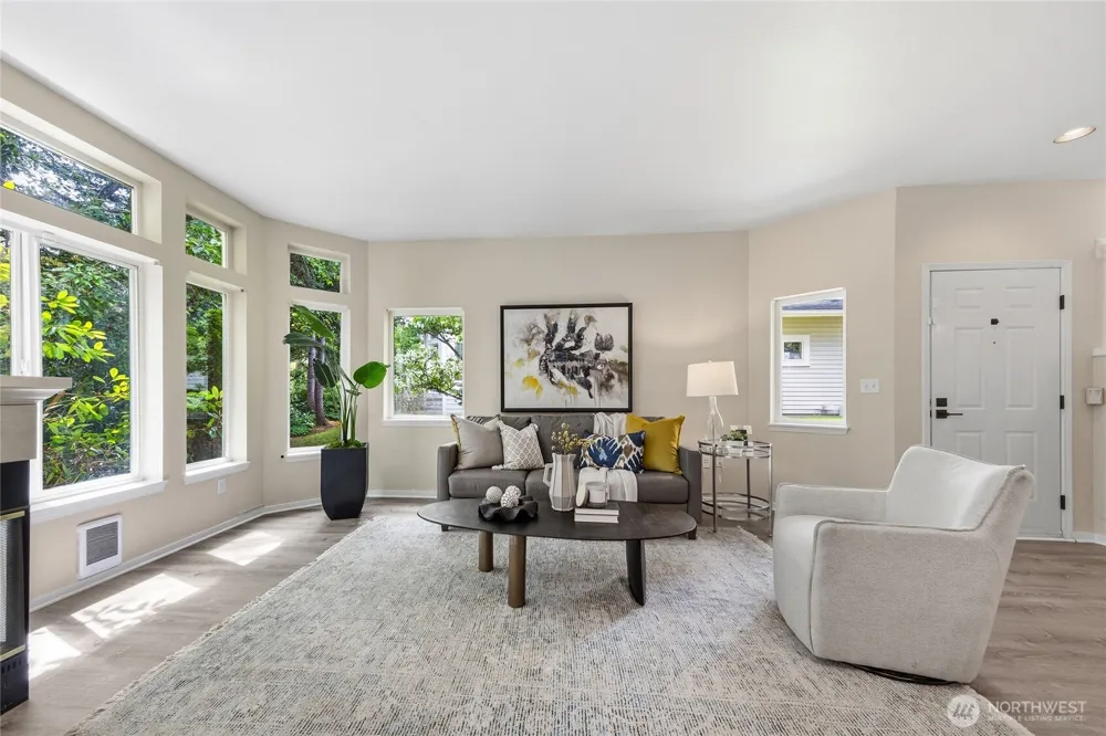 12541 NE 7th Place Bellevue, WA 98005