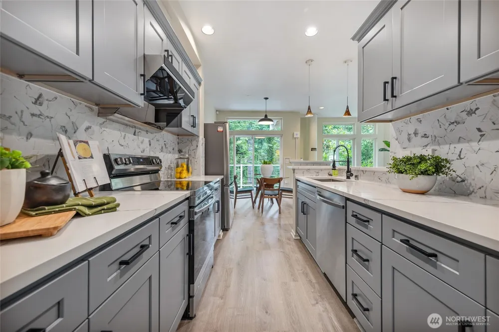 12541 NE 7th Place Bellevue, WA 98005
