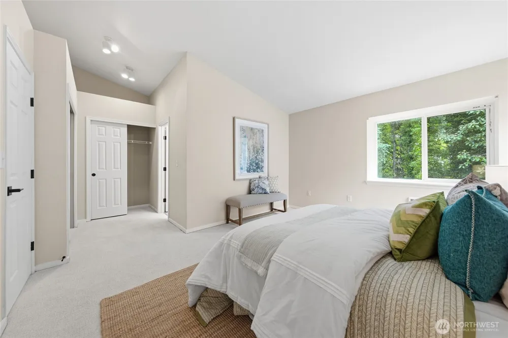 12541 NE 7th Place Bellevue, WA 98005