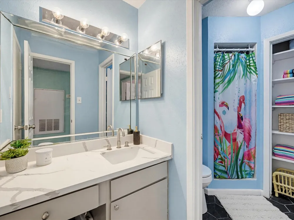 18800 Egret Bay Boulevard #1605 Webster, TX 77058