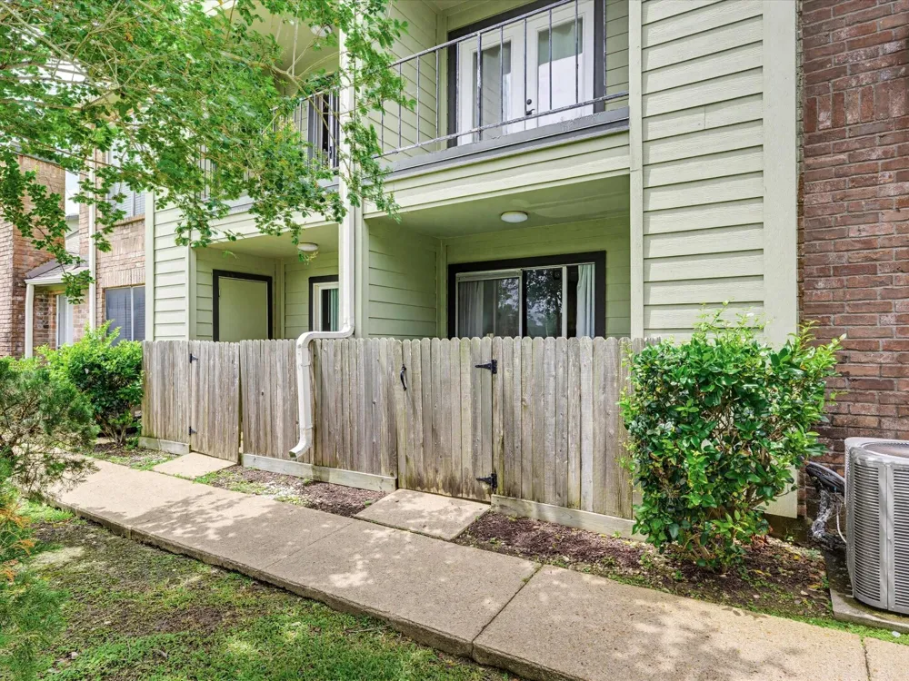 18800 Egret Bay Boulevard #1605 Webster, TX 77058