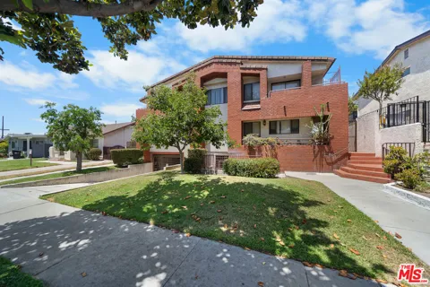 527 W Harvard Street #4