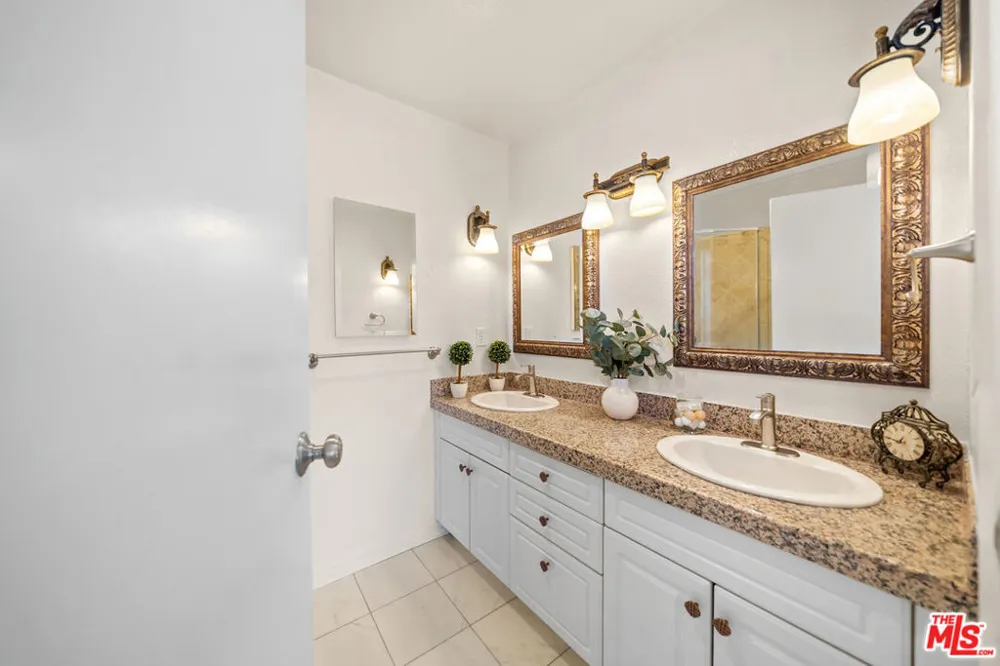 527 W Harvard Street #4 Glendale, CA 91204