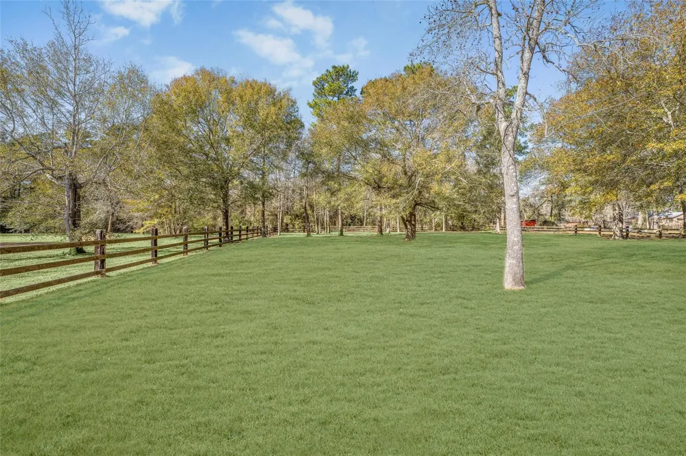 33519 Hillside Drive Pinehurst, TX 77362
