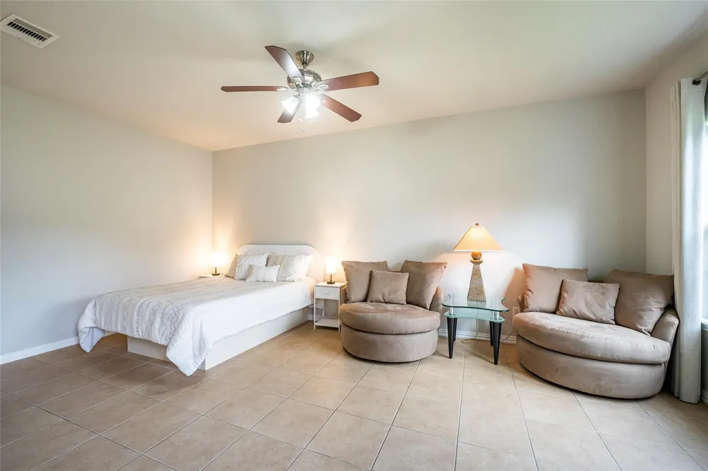 33519 Hillside Drive Pinehurst, TX 77362