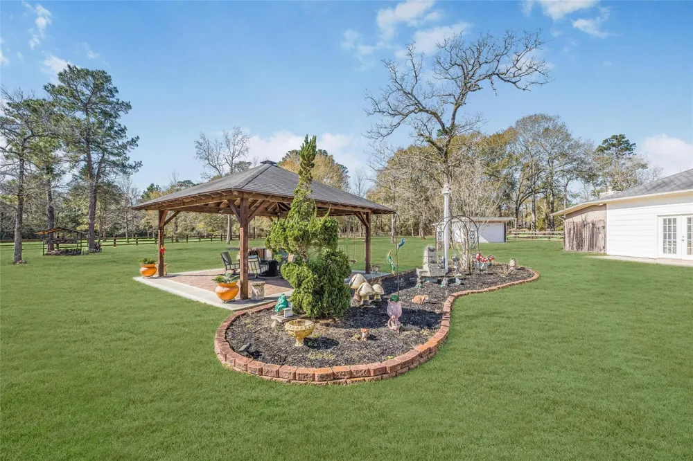 33519 Hillside Drive Pinehurst, TX 77362