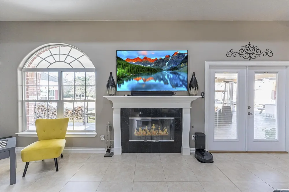 33519 Hillside Drive Pinehurst, TX 77362