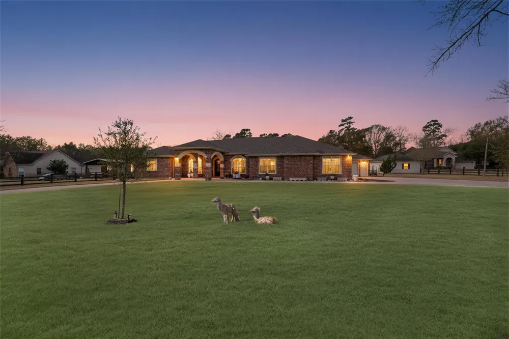 33519 Hillside Drive Pinehurst, TX 77362