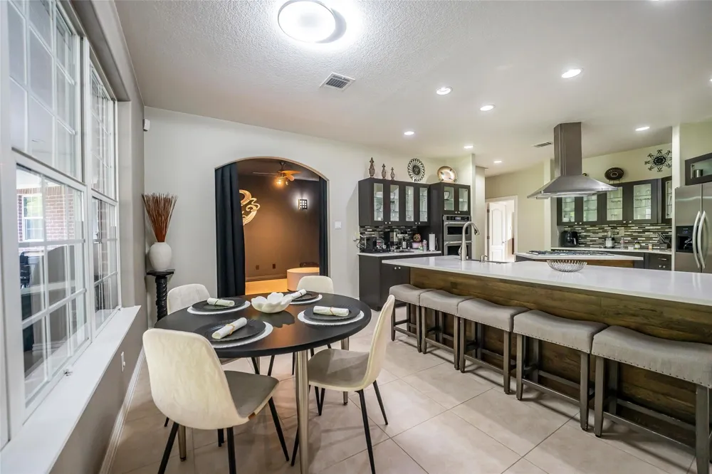 33519 Hillside Drive Pinehurst, TX 77362