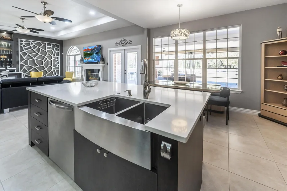 33519 Hillside Drive Pinehurst, TX 77362