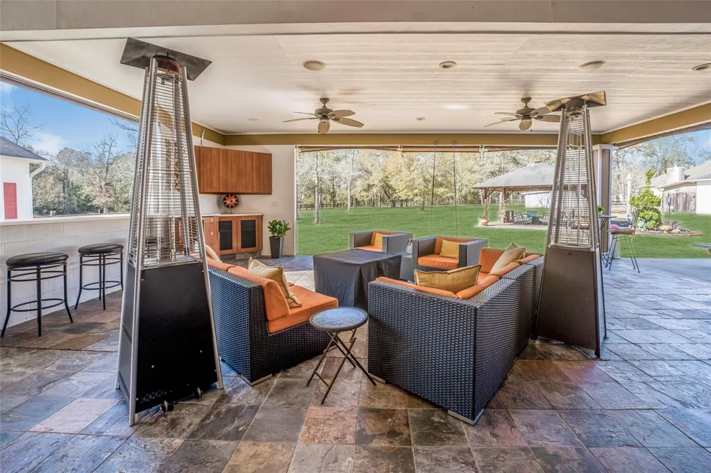 33519 Hillside Drive Pinehurst, TX 77362