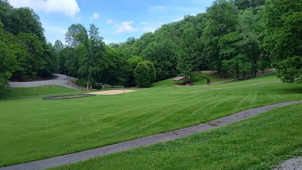 11 Bay Dr Lancaster, TN 38569
