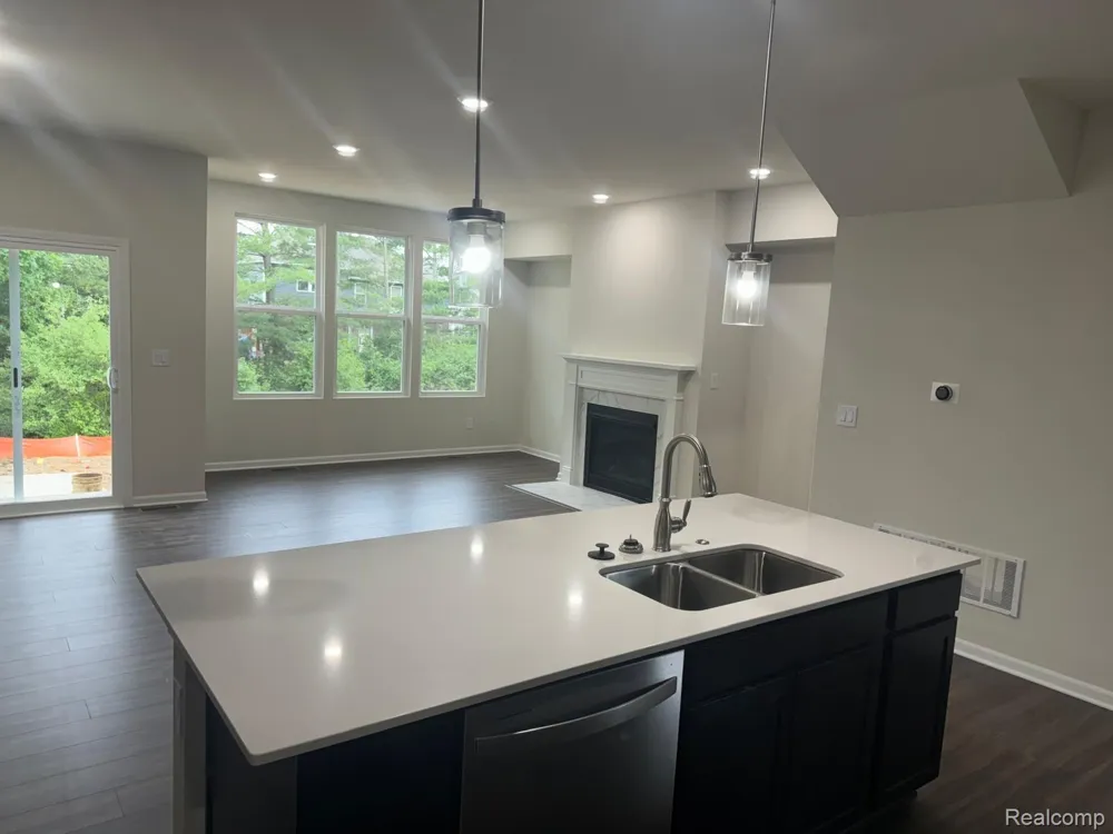 627 ADDISON CIRCLE Commerce Charter Township, MI 48390