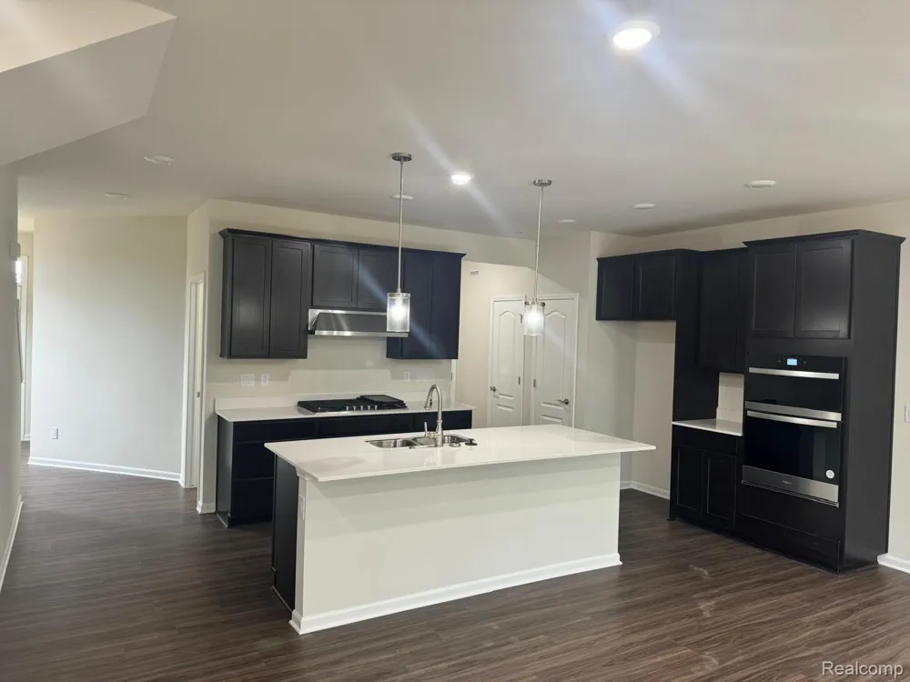 627 ADDISON CIRCLE Commerce Charter Township, MI 48390