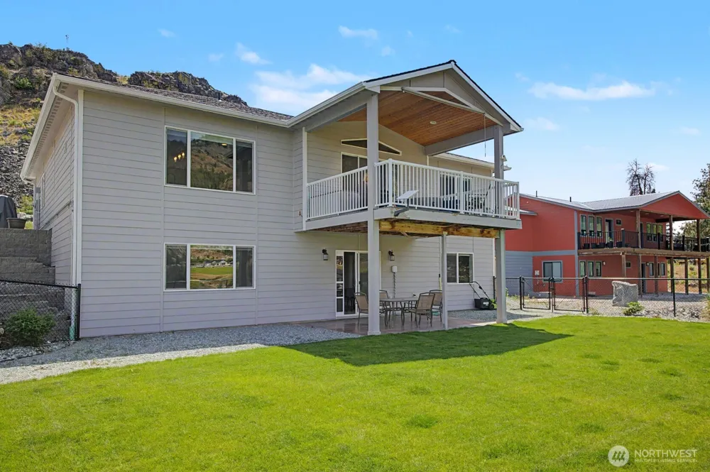22 Frontage Road Pateros, WA 98846