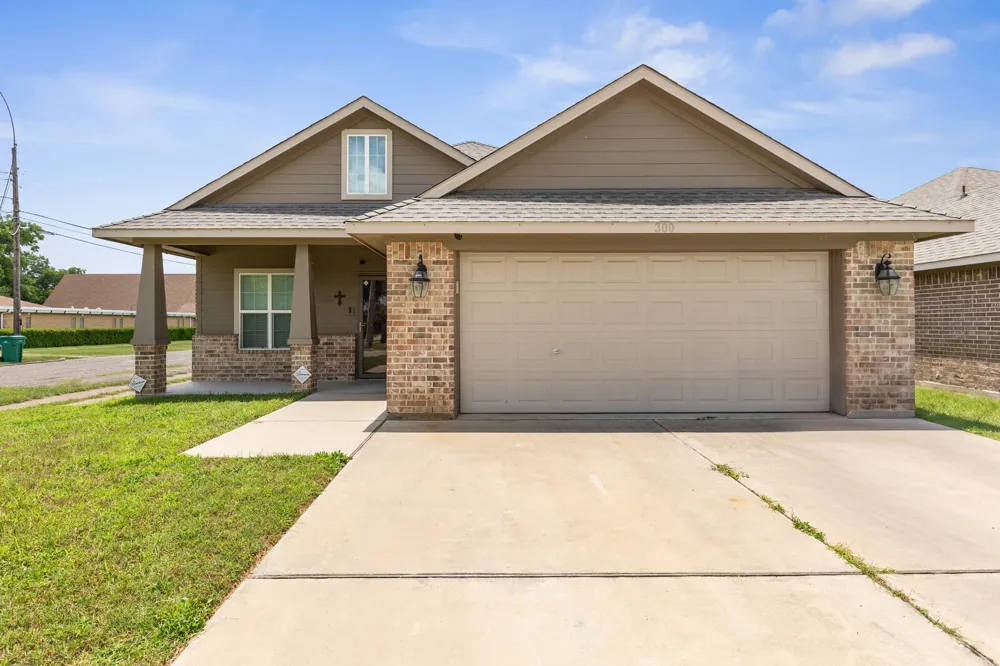 300 Bermuda Street Lacy Lakeview, TX 76705