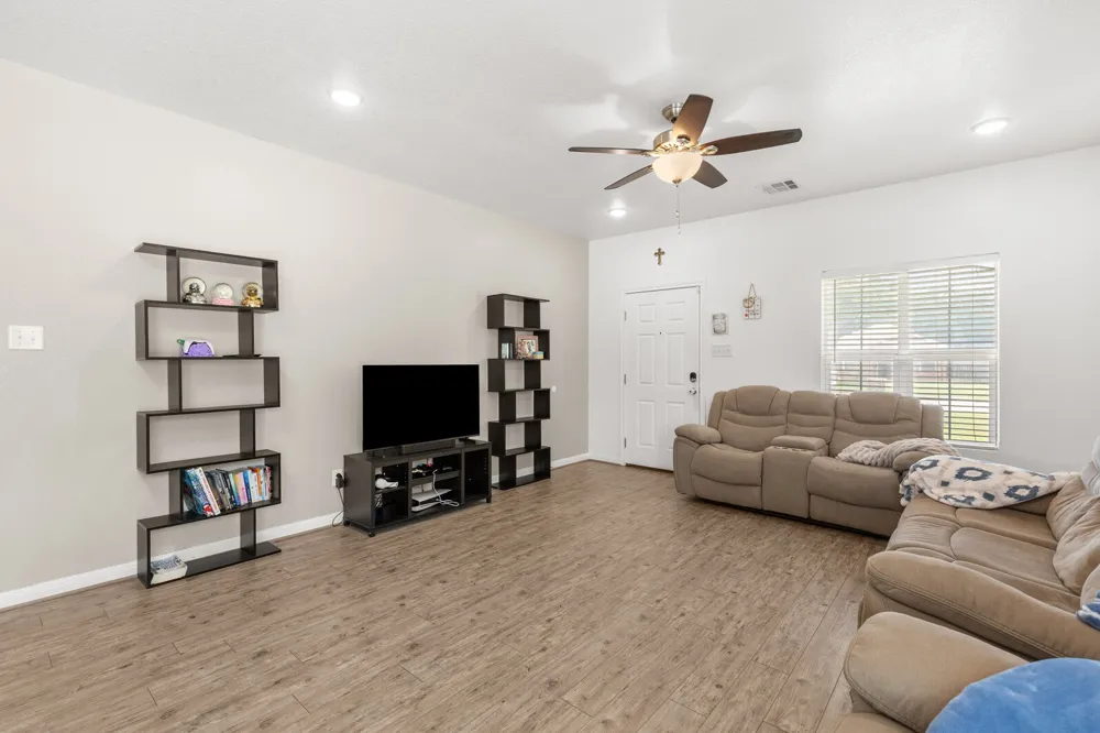 300 Bermuda Street Lacy Lakeview, TX 76705