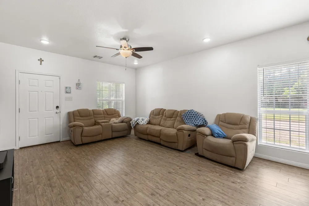 300 Bermuda Street Lacy Lakeview, TX 76705