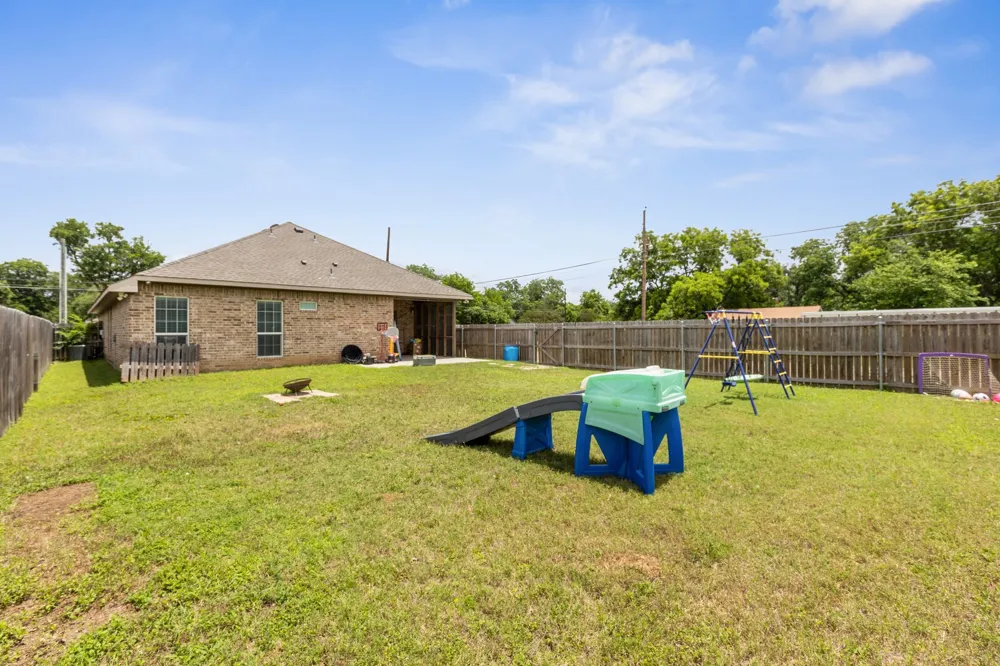 300 Bermuda Street Lacy Lakeview, TX 76705