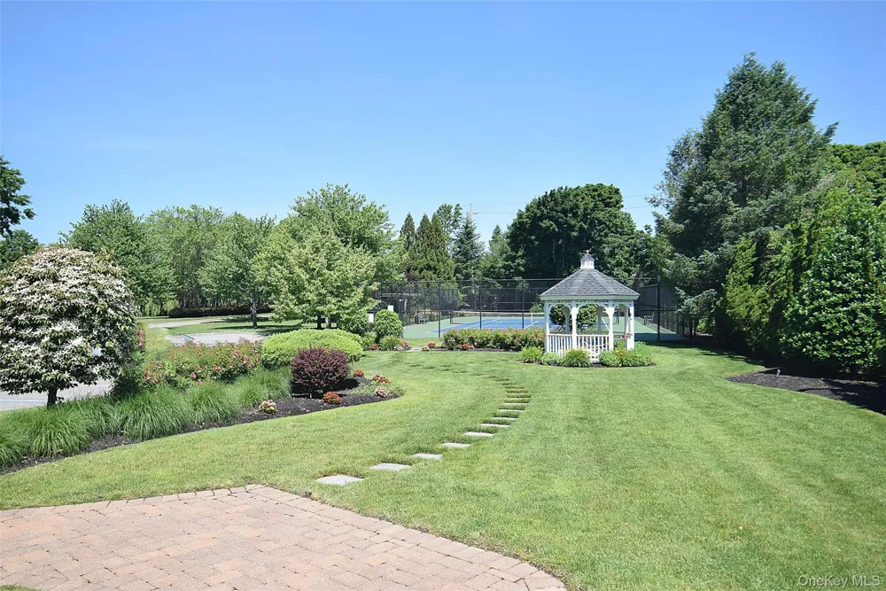 56 Foxglove Row Aquebogue, NY 11901