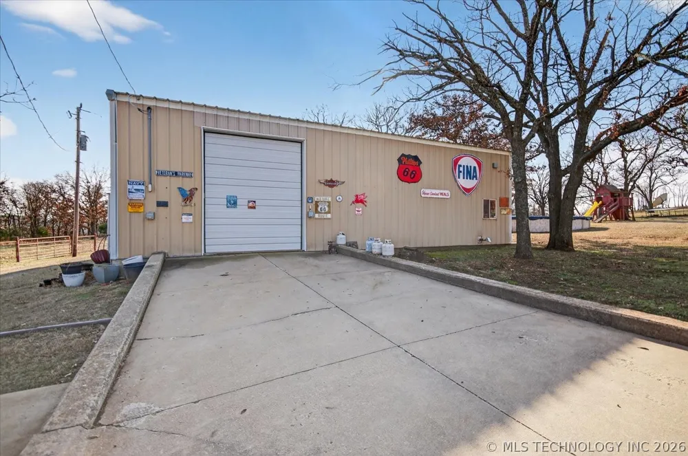 1127 5205 ROAD Pawhuska, OK 74056