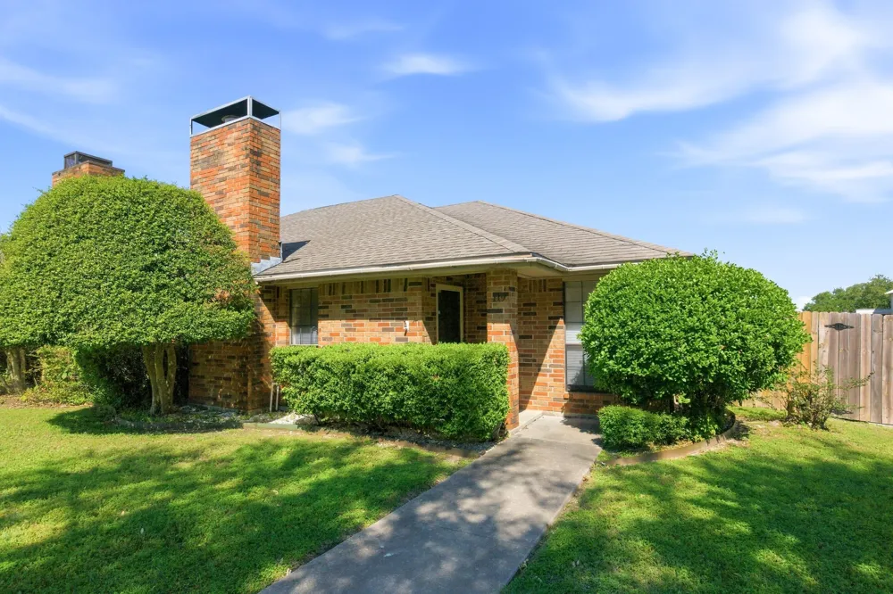 119 Larchbrook Drive DeSoto, TX 75115