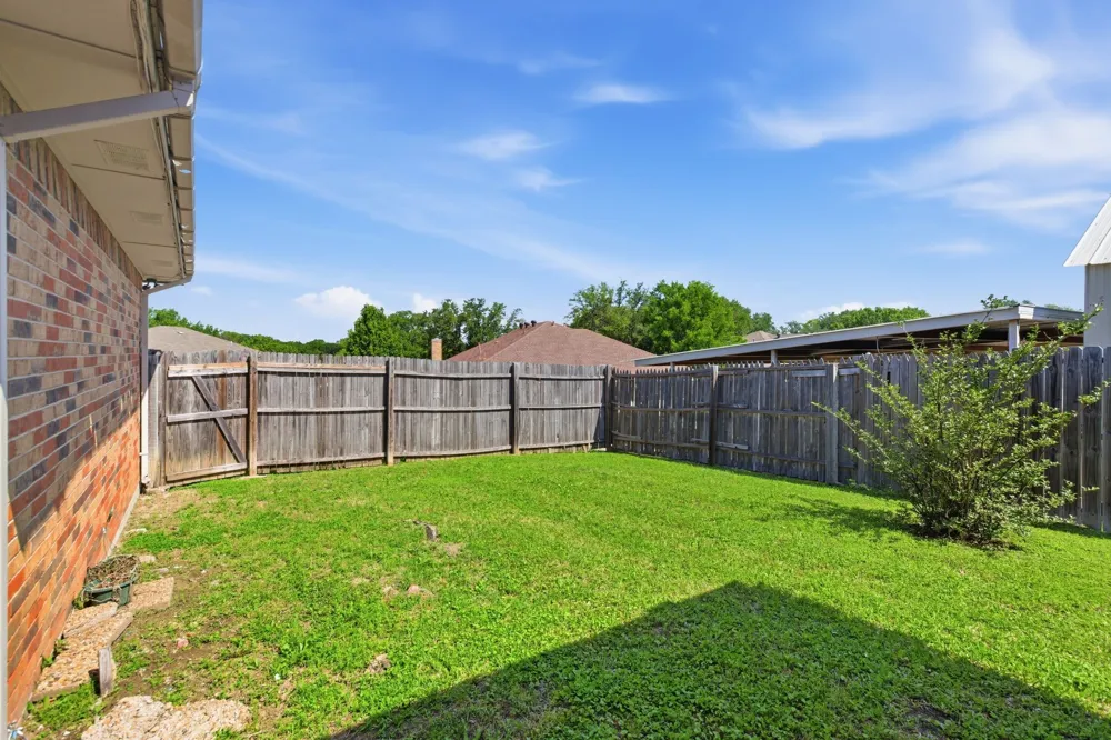 119 Larchbrook Drive DeSoto, TX 75115