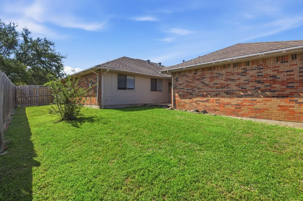 119 Larchbrook Drive DeSoto, TX 75115