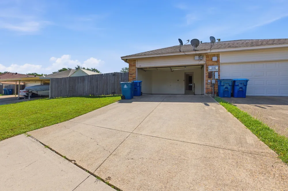 119 Larchbrook Drive DeSoto, TX 75115