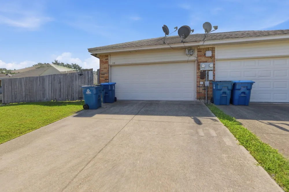 119 Larchbrook Drive DeSoto, TX 75115