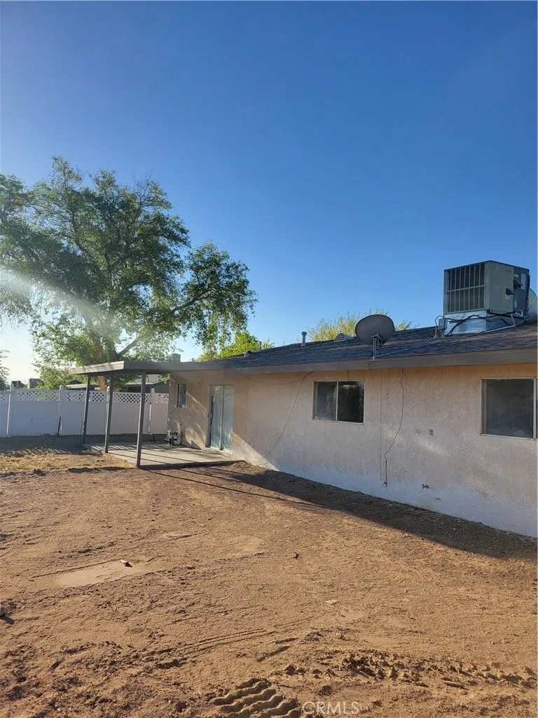 1340 Larchwood Needles, CA 92363