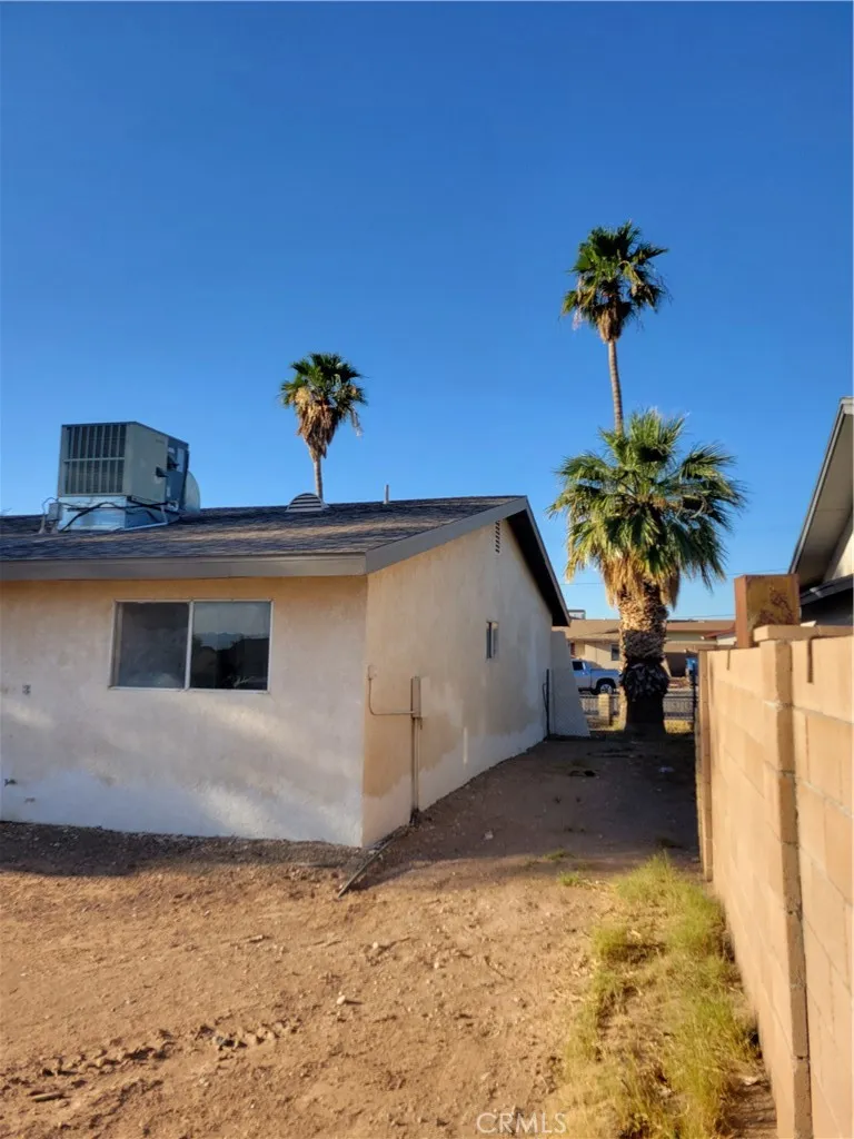 1340 Larchwood Needles, CA 92363