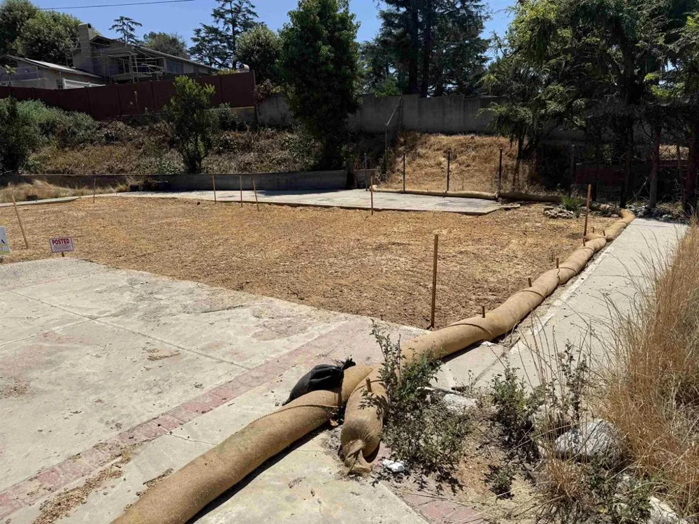 428 Parkman Altadena, CA 91001