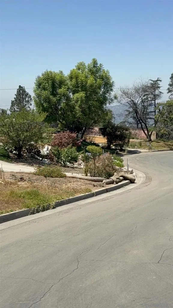428 Parkman Altadena, CA 91001