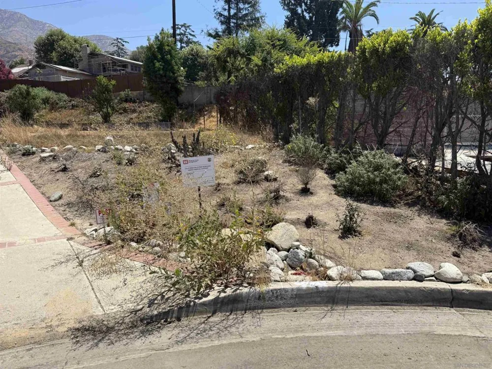 428 Parkman Altadena, CA 91001