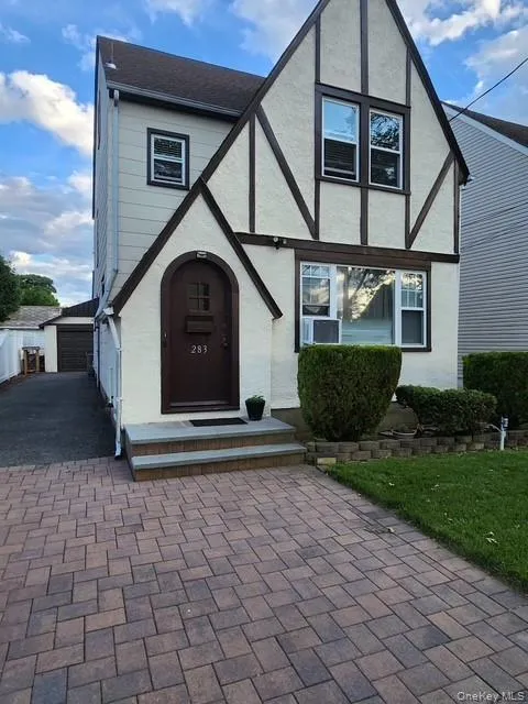 283 Houston Avenue #2nd floor