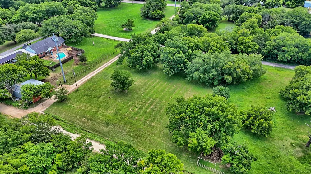 701 W Howell Street St Jo, TX 76265