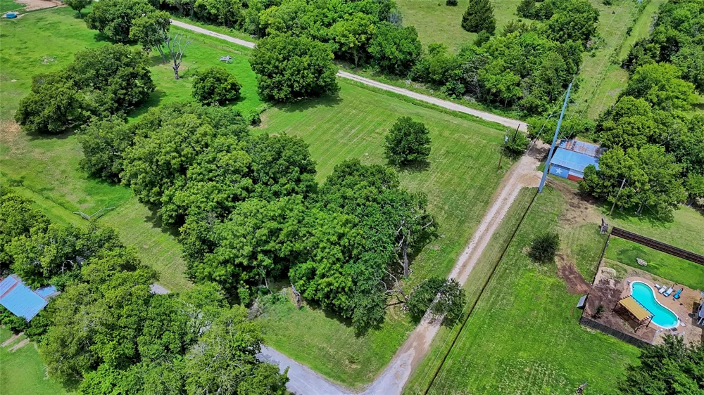 701 W Howell Street St Jo, TX 76265