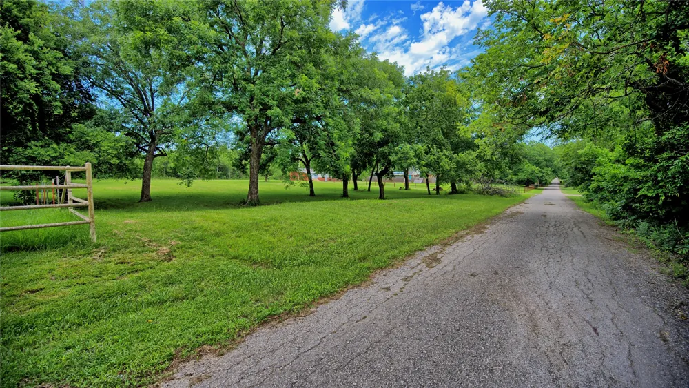 701 W Howell Street St Jo, TX 76265