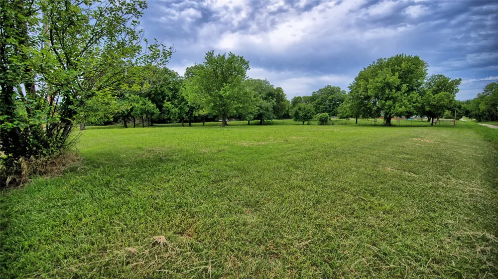 701 W Howell Street St Jo, TX 76265