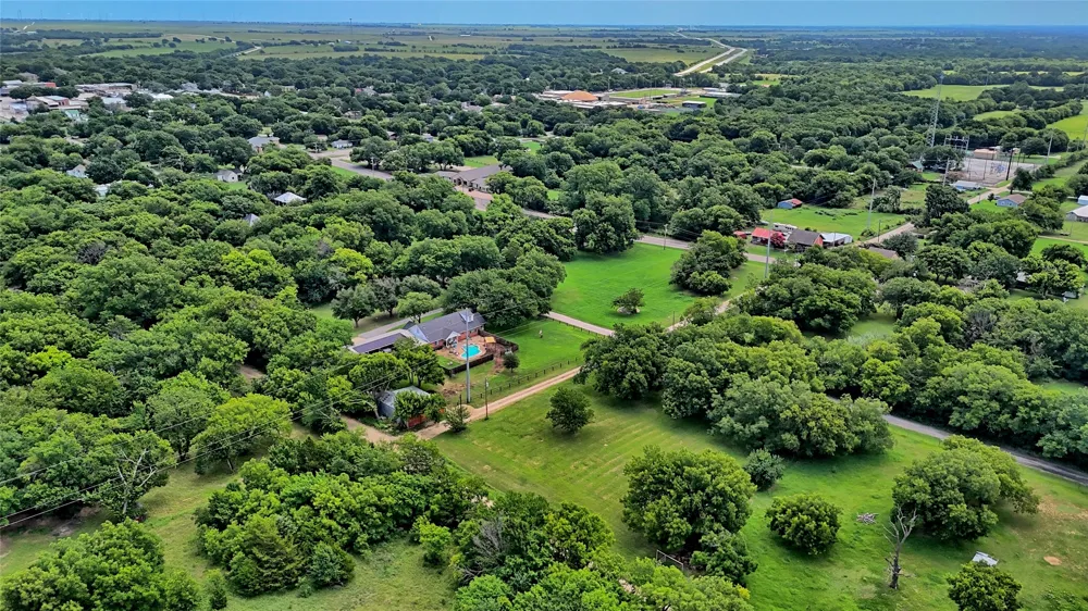 701 W Howell Street St Jo, TX 76265
