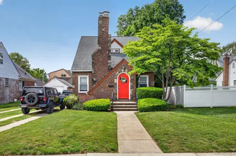 2456 Rockville Centre Parkway