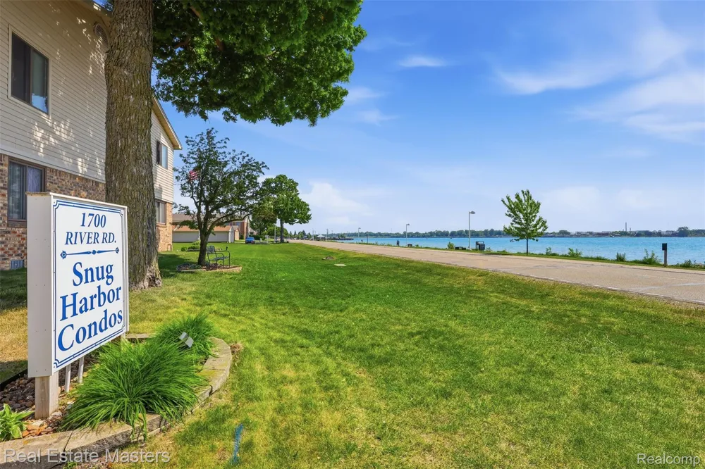 1700 River Road #8 Marysville City, MI 48040